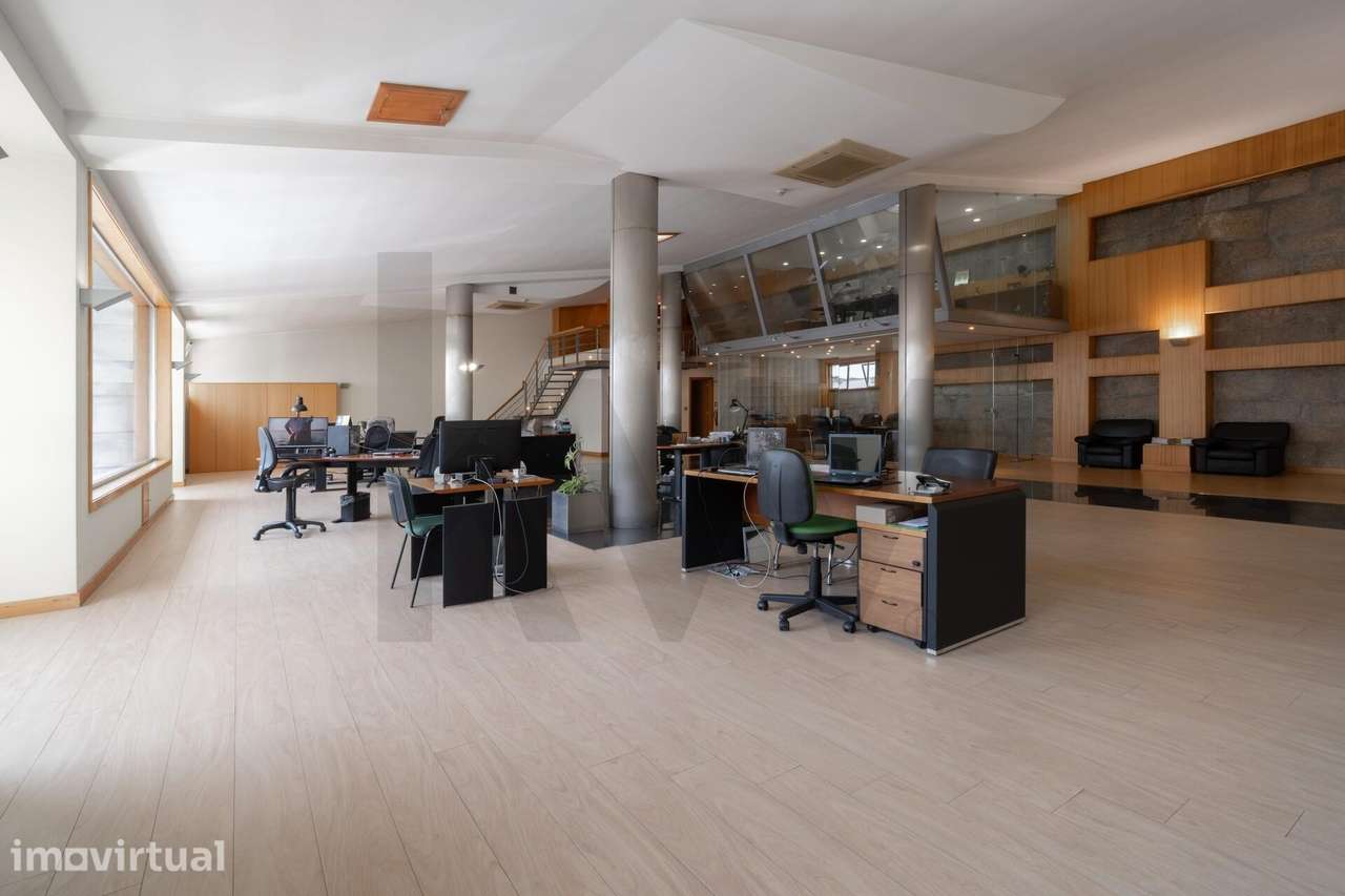 Edifício de serviços com 3 pisos e 866 m2 em Alfena, Valongo - Grande imagem: 4/36