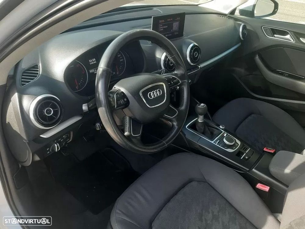 Audi A3 Sportback 1.6 TDI Advance Ultra - 10
