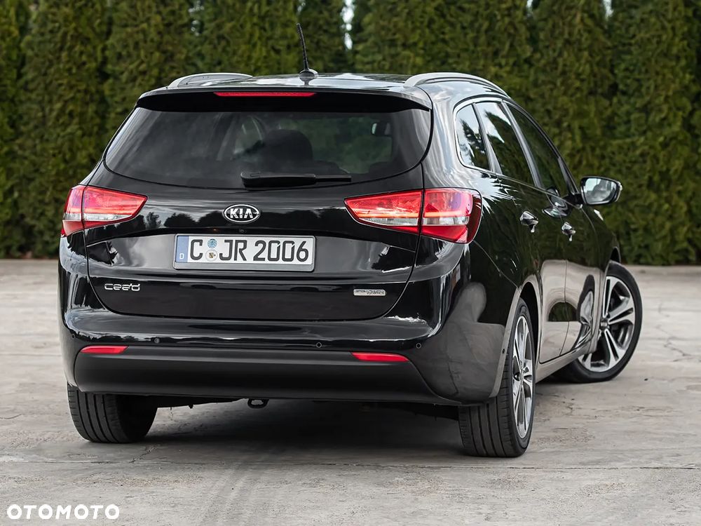 Kia Ceed 1.6 CRDi 136 ISG UEFA EURO 2016 - 12