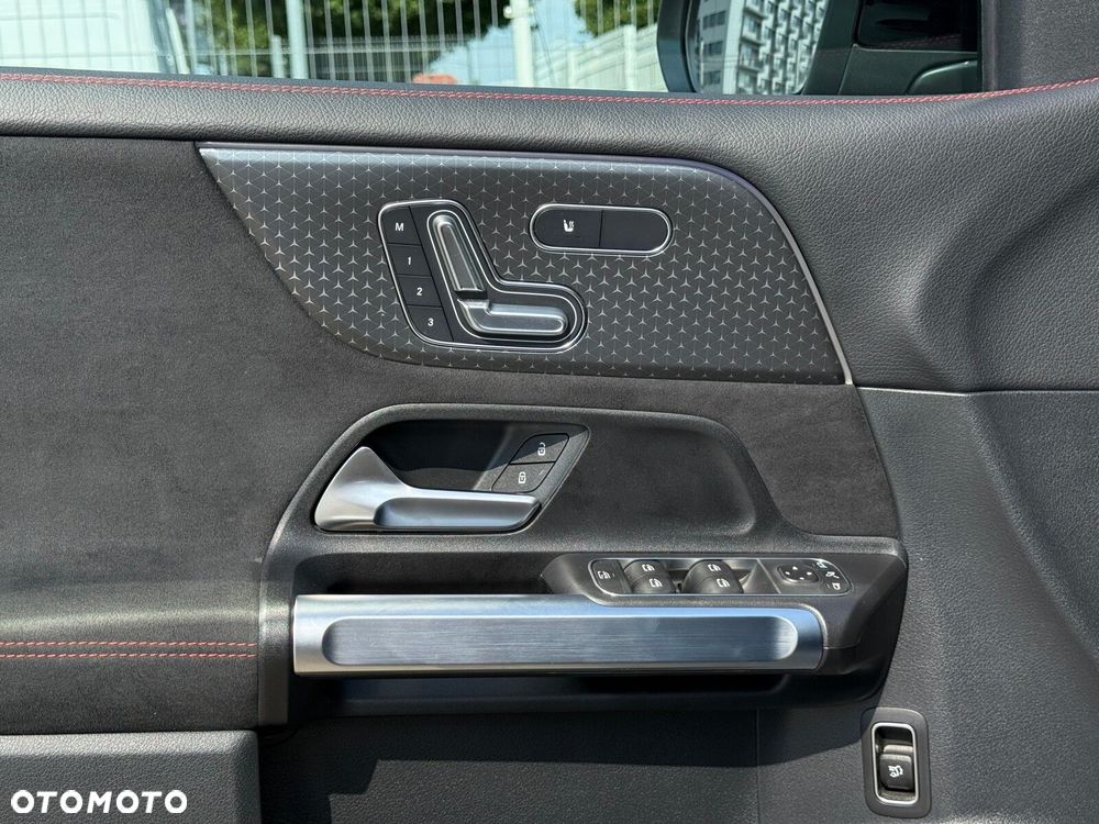 Mercedes-Benz GLB 220 mHEV 4-Matic AMG Line 8G-DCT - 16