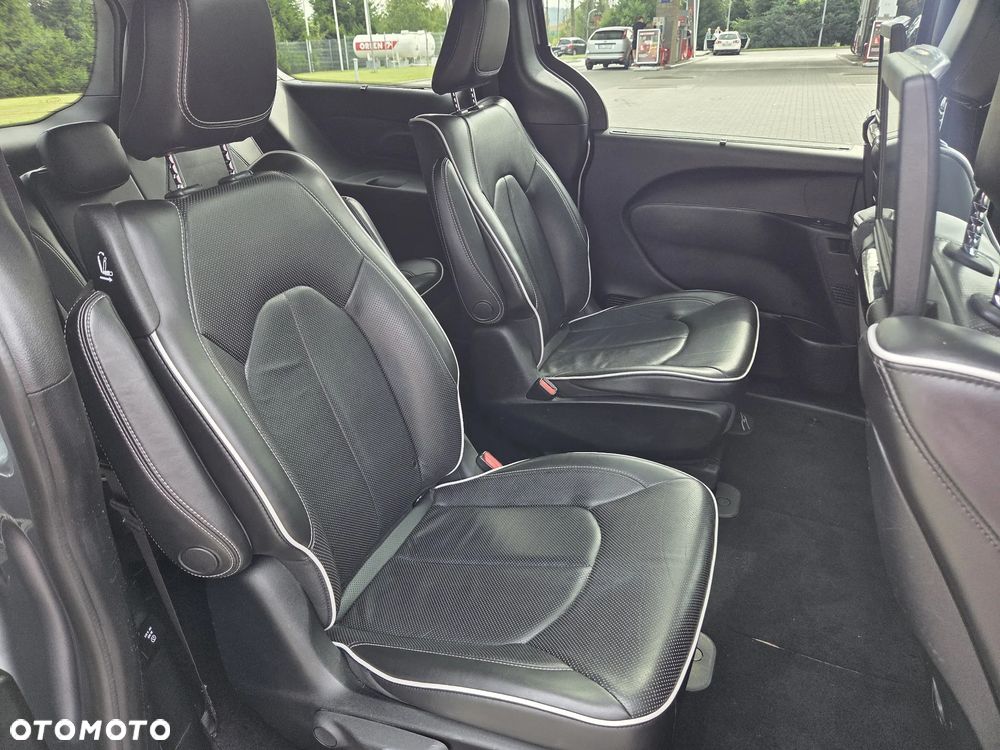 Chrysler Pacifica - 18