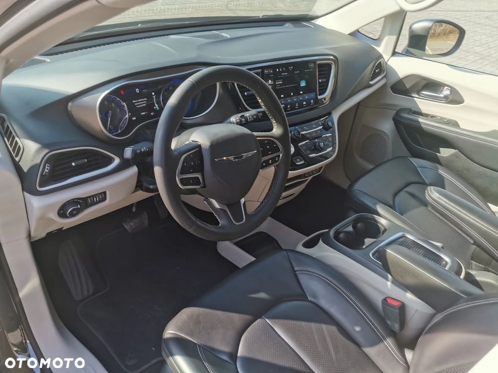 Chrysler Pacifica - 13