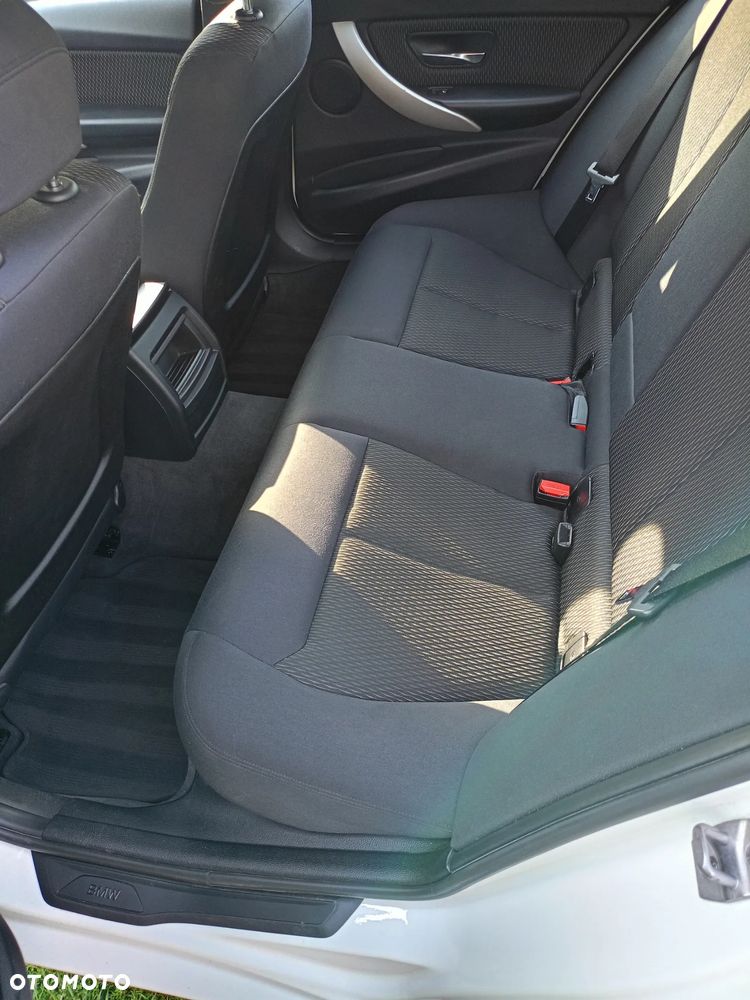BMW Seria 3 320d Edition M Sport Shadow - 12