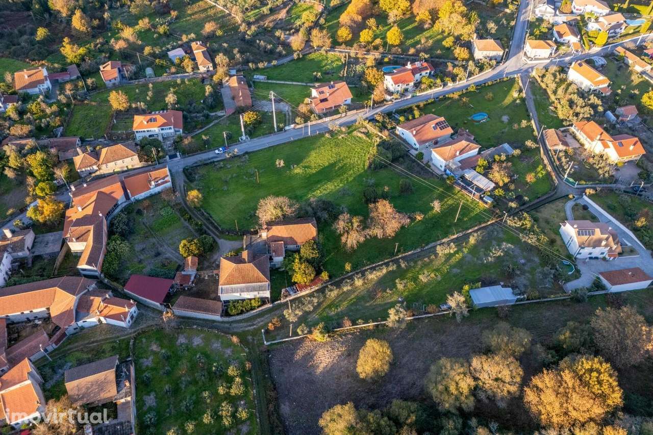 Moradia Geminada em Queirã | Boas Áreas | Privacidade | Para Renovar - Grande imagem: 2/54