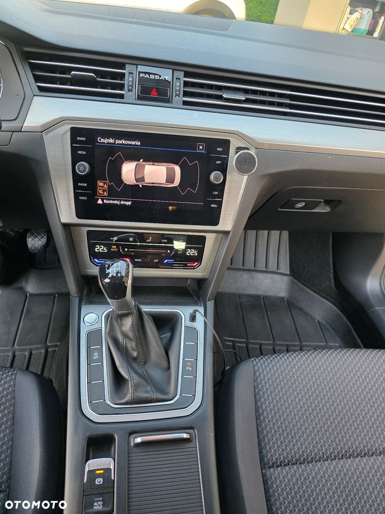 Volkswagen Passat 2.0 TDI EVO Essence - 24