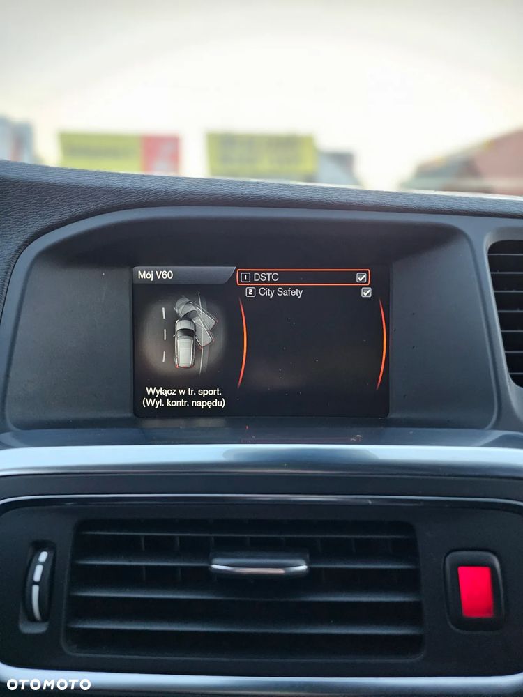 Volvo V60 D4 Momentum - 25