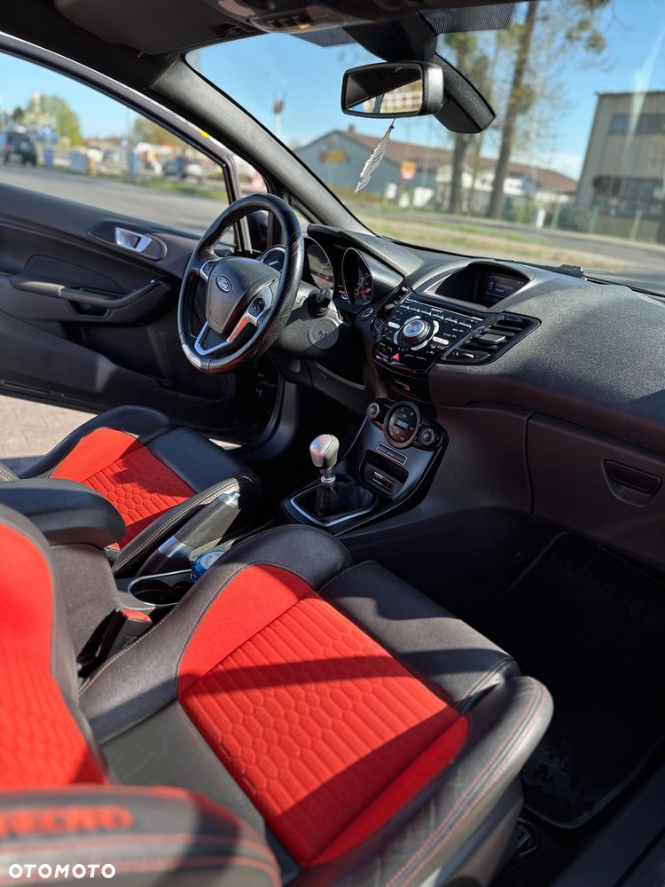 Ford Fiesta ST2 - 13
