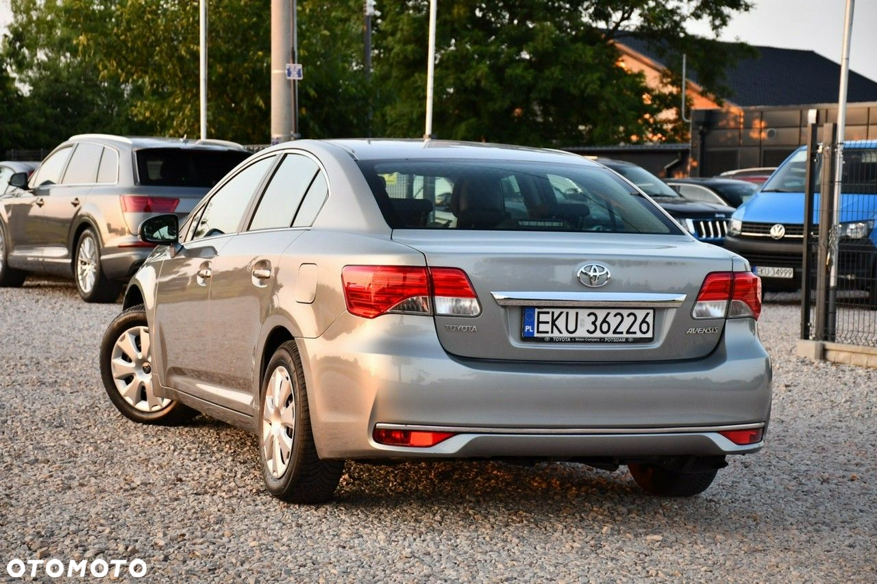 Toyota Avensis - 17