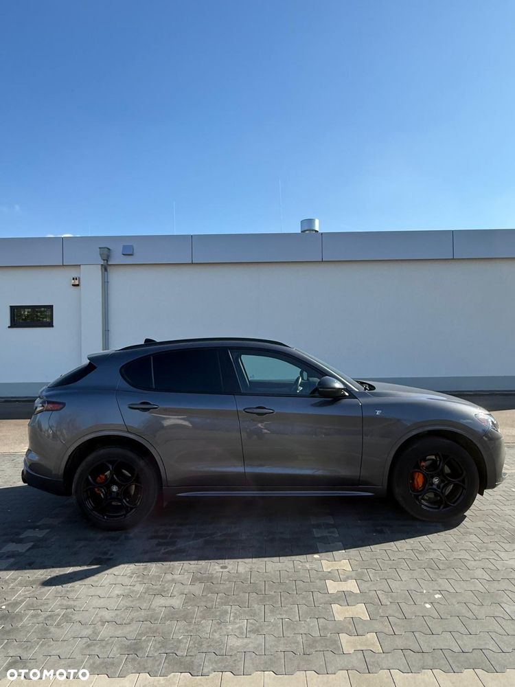 Alfa Romeo Stelvio 2.0 Turbo 16V AT8-Q4 Ti - 4
