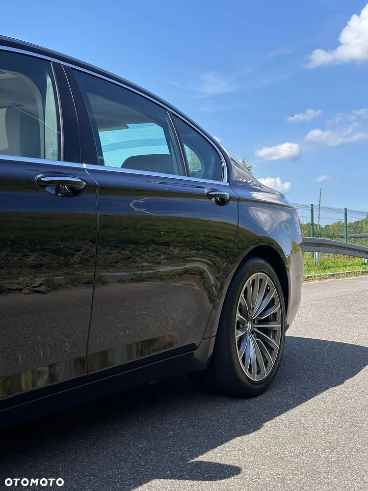 BMW Seria 7 740i - 13