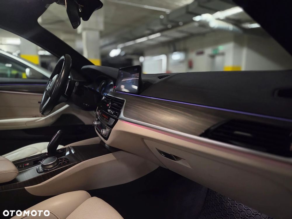BMW Seria 5 530i xDrive M Sport sport - 24