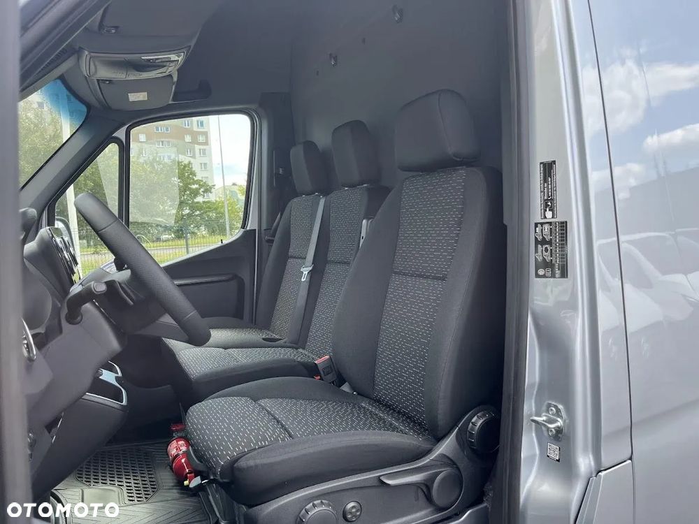 Mercedes-Benz Sprinter - 14