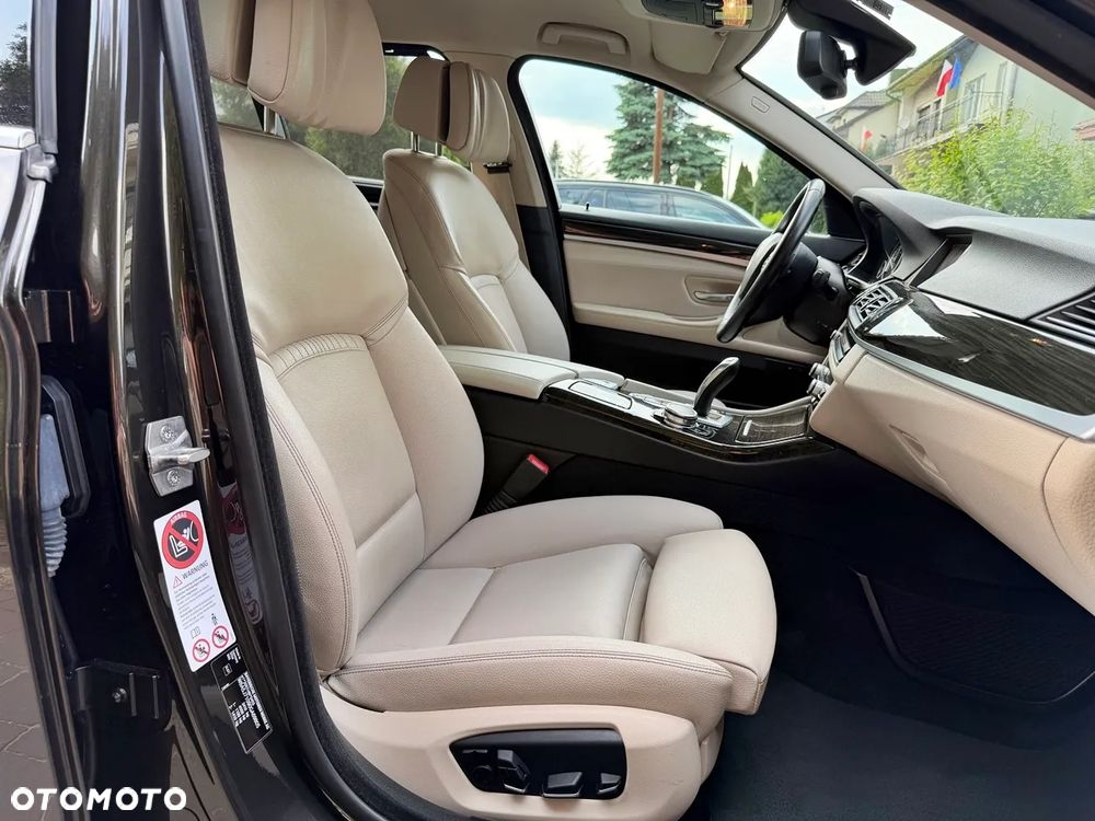 BMW Seria 5 525d Luxury Line - 27