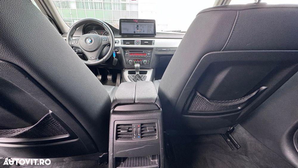 BMW Seria 3 330d xDrive - 14