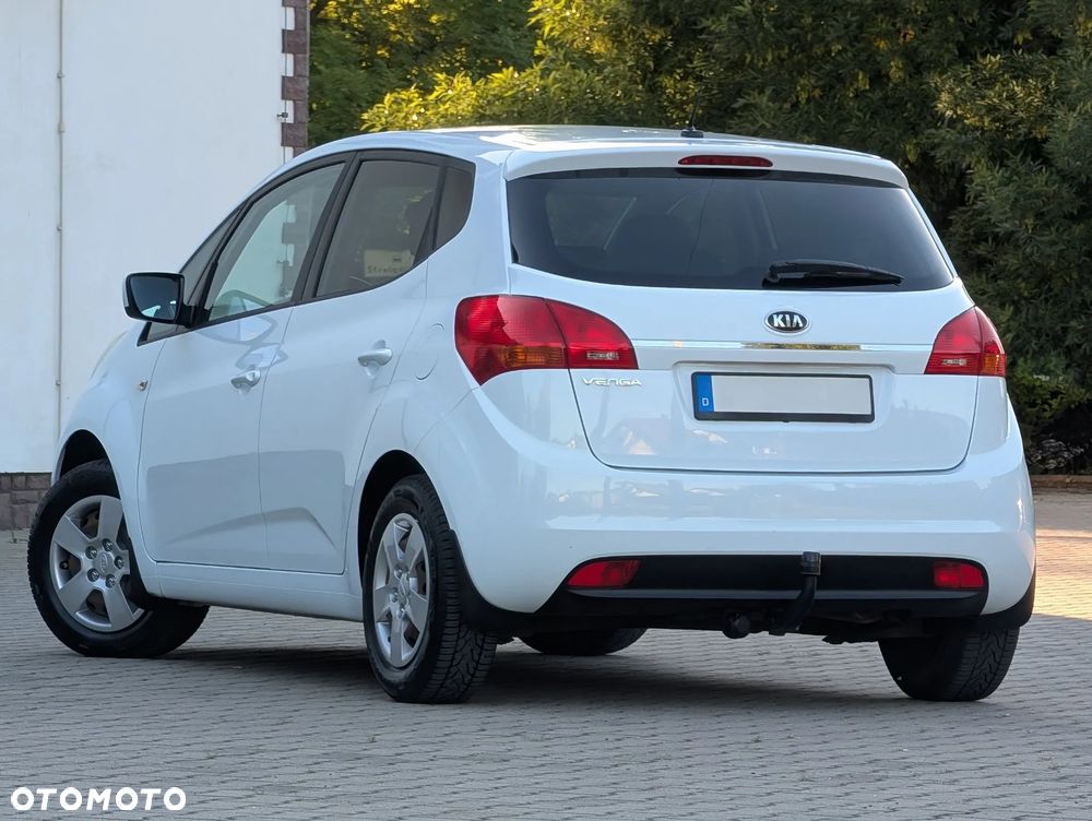 Kia Venga - 11