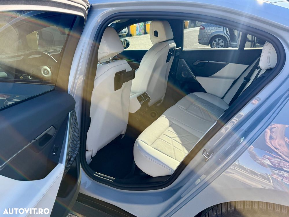 BMW Seria 5 550e xDrive AT PHEV - 16