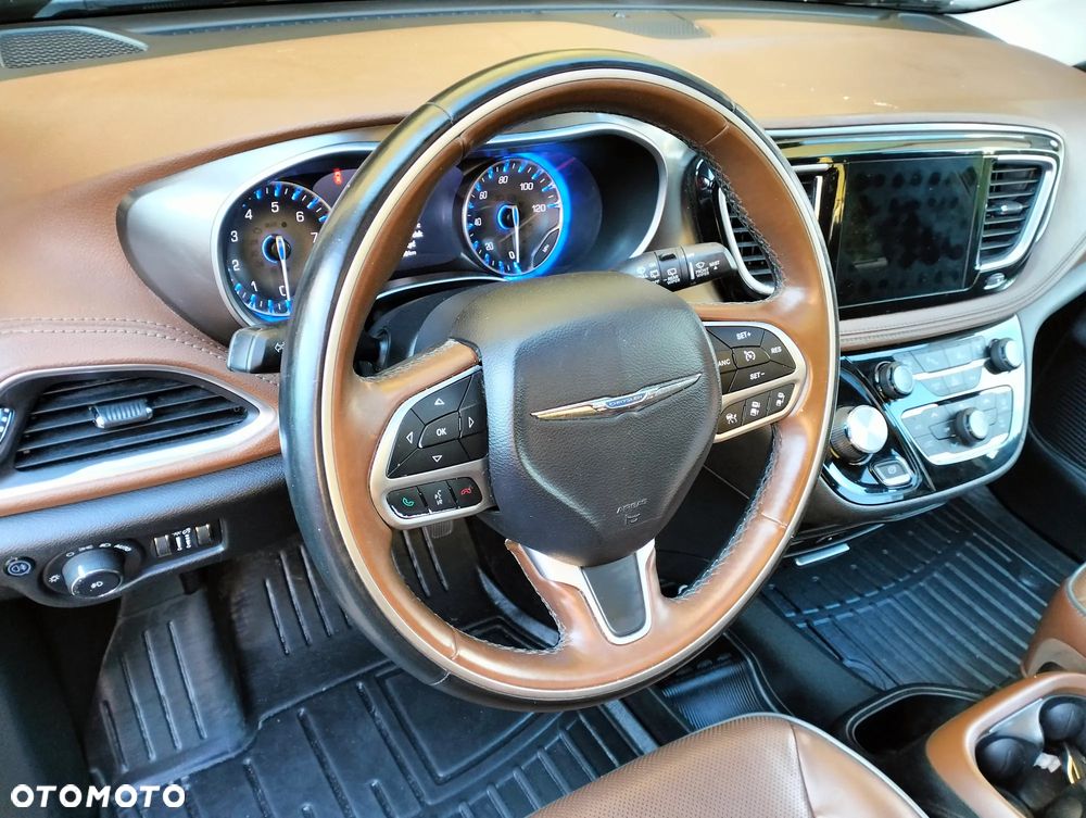 Chrysler Pacifica - 22