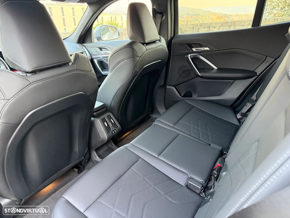 BMW iX2 eDrive20 Pack Desportivo M - 25