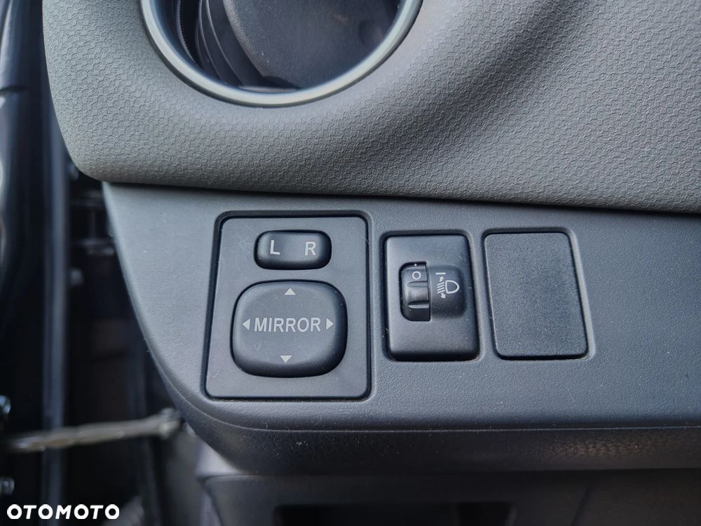 Toyota Yaris 1.5 VVT-i Comfort mit Design Paket - 24