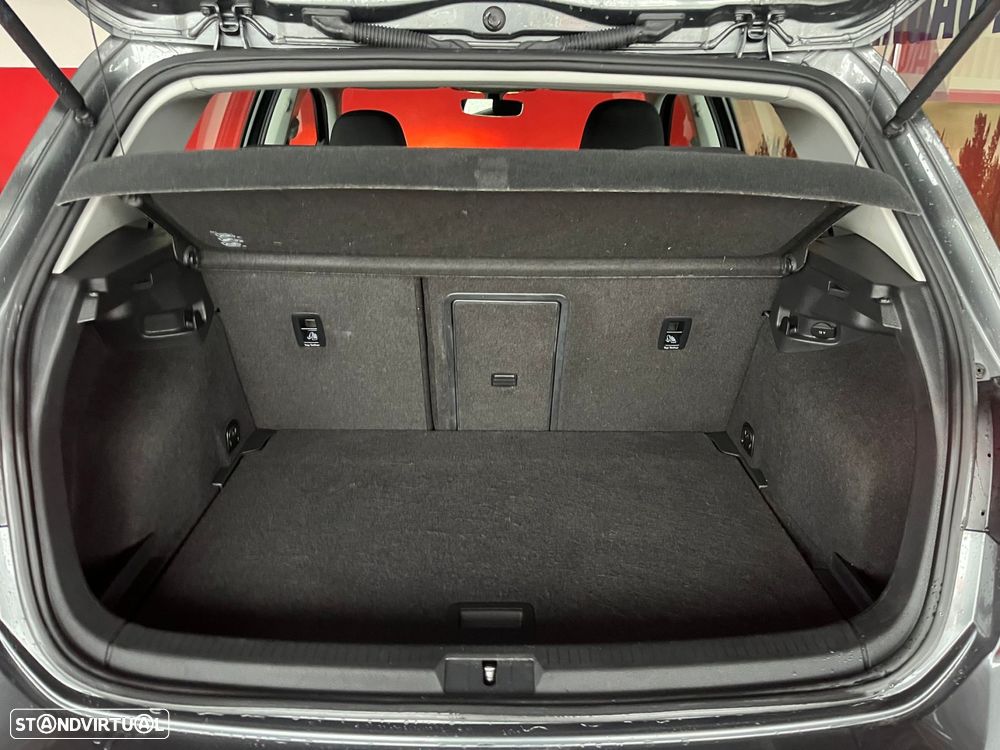 VW Golf 1.6 TDI R-Line - 26