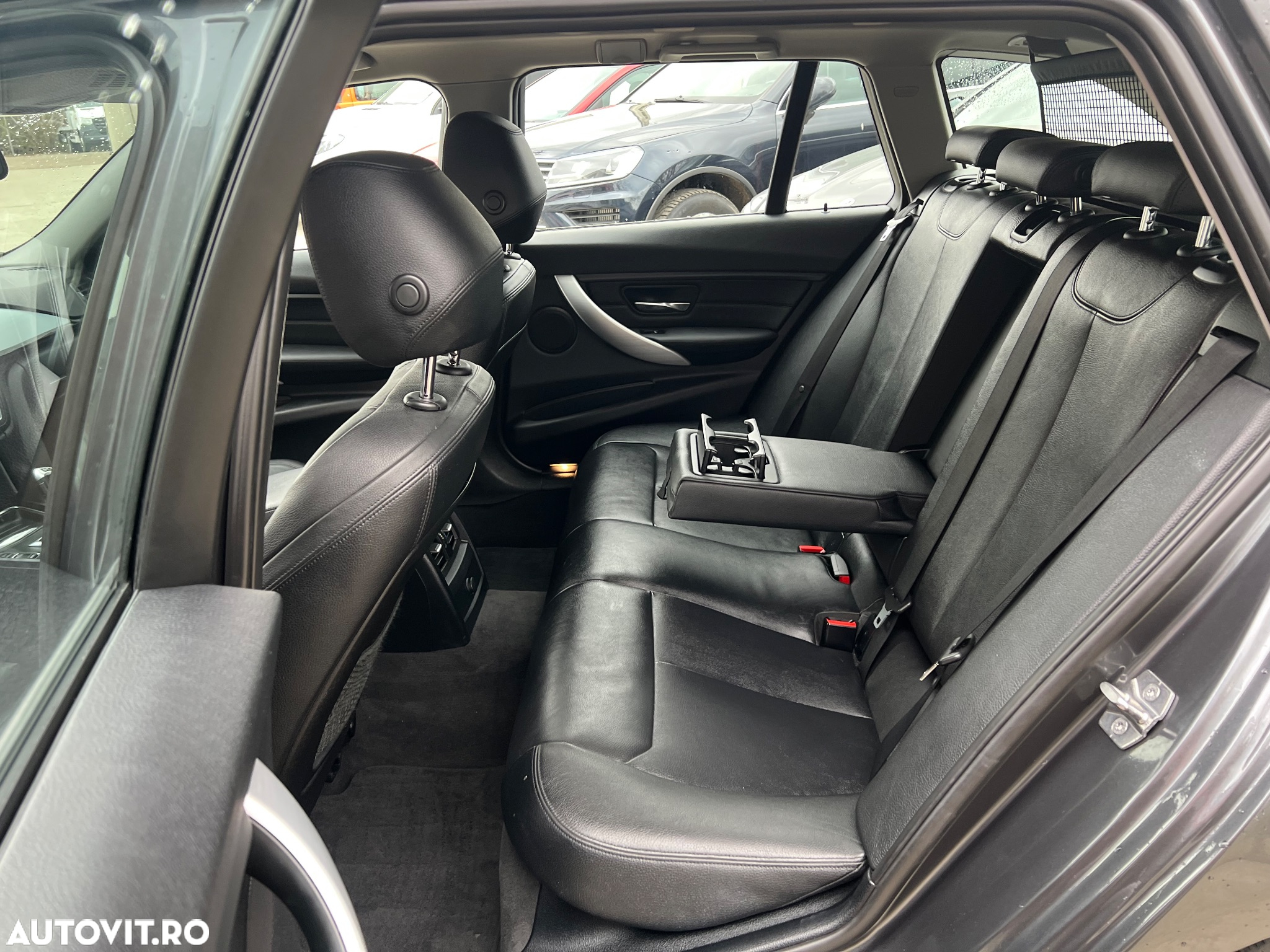 BMW Seria 3 320d Touring xDrive Aut. - 23