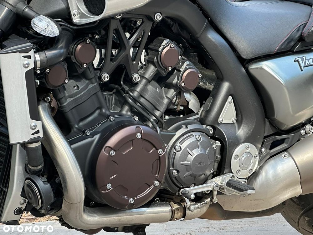 Yamaha V-MAX - 24
