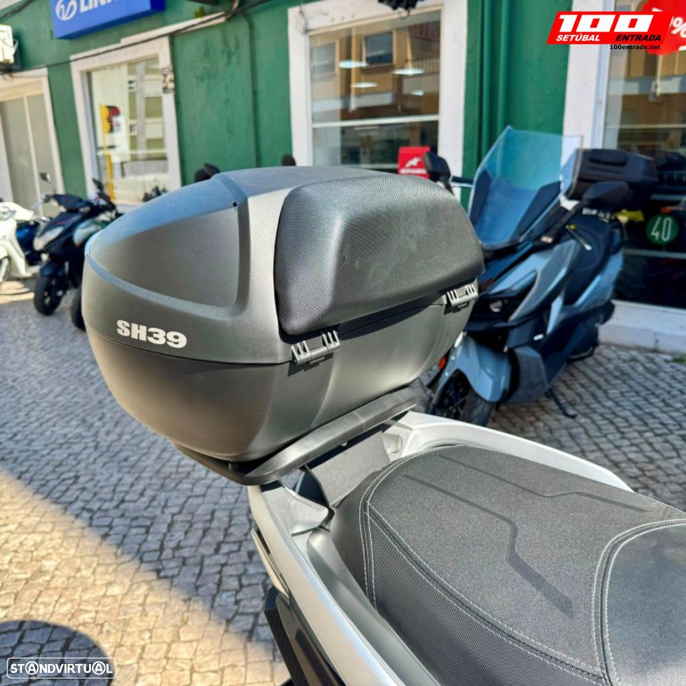 Sym Cruisym 300 - 17
