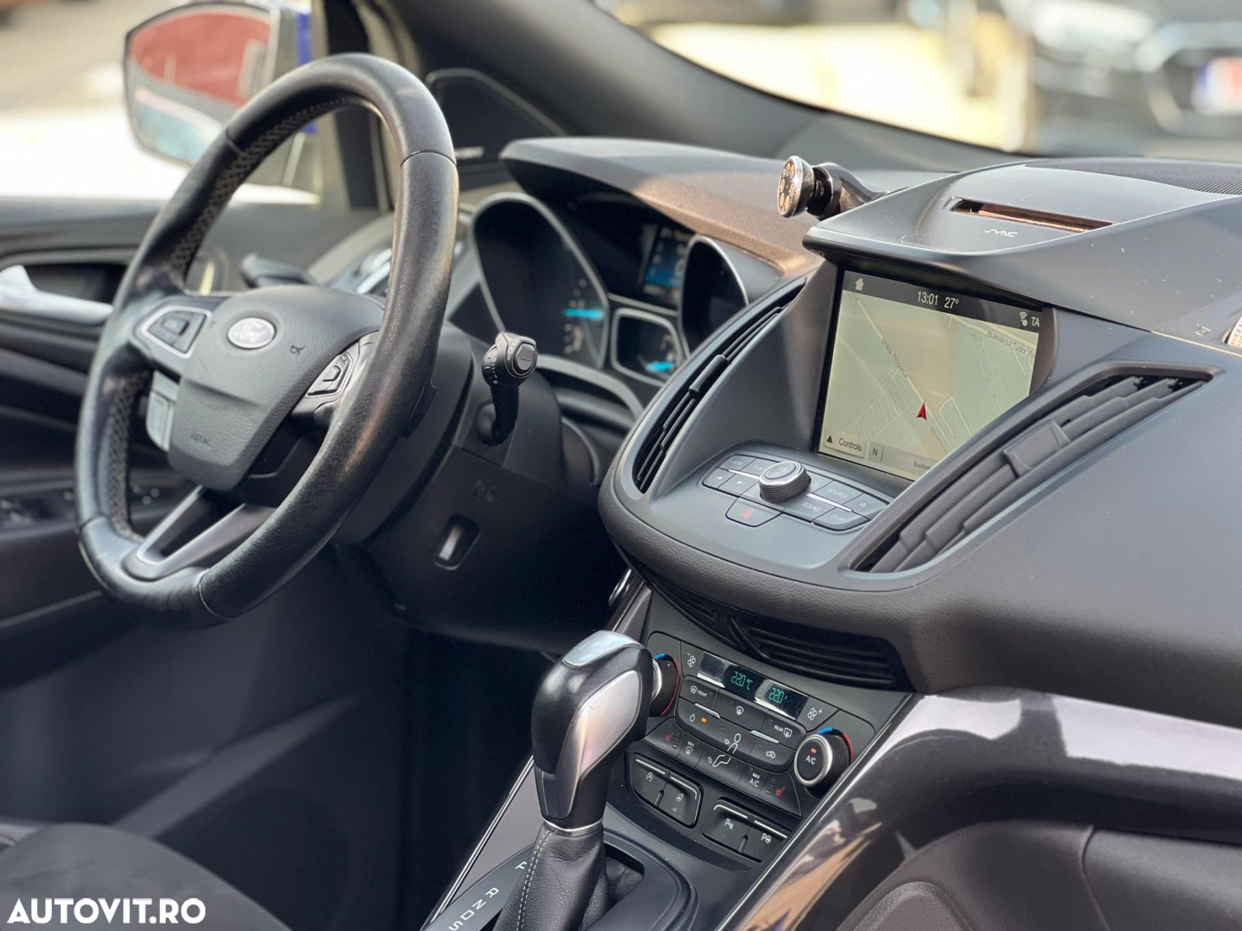 Ford Kuga 2.0 TDCi 4WD Powershift ST-Line - 12