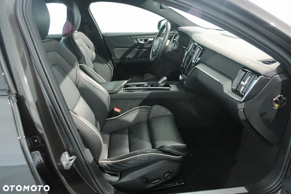 Volvo S60 B5 B AWD Ultimate Dark - 18