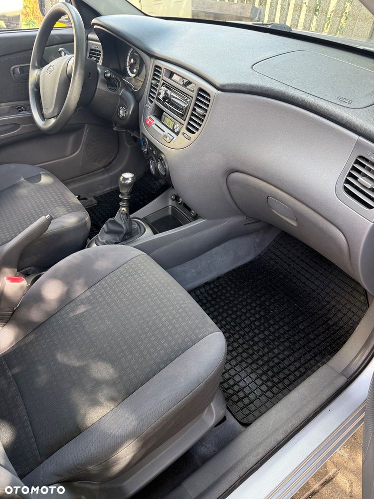 Kia Rio 1.4 City - 14