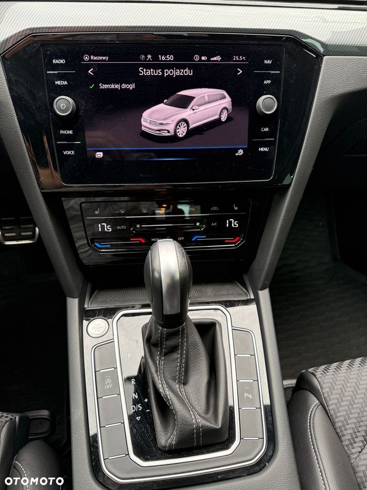 Volkswagen Passat Variant 2.0 TDI SCR DSG R-Line - 9