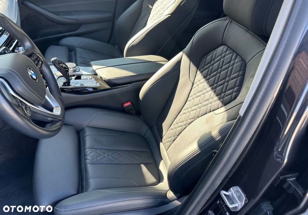 BMW Seria 5 530e xDrive PHEV M Sport - 16