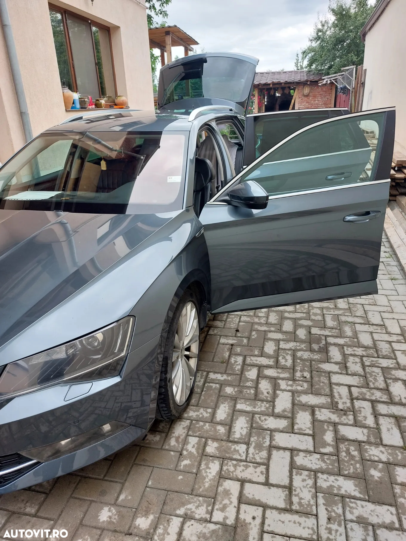 Skoda Superb 2.0 TDI DSG Sportline - 9