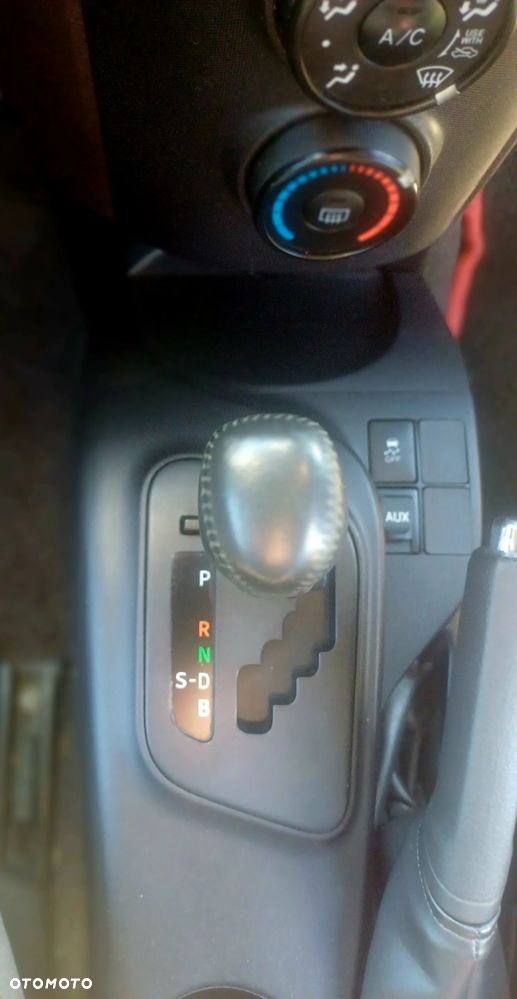 Toyota iQ 1.0 Luna CVT - 12