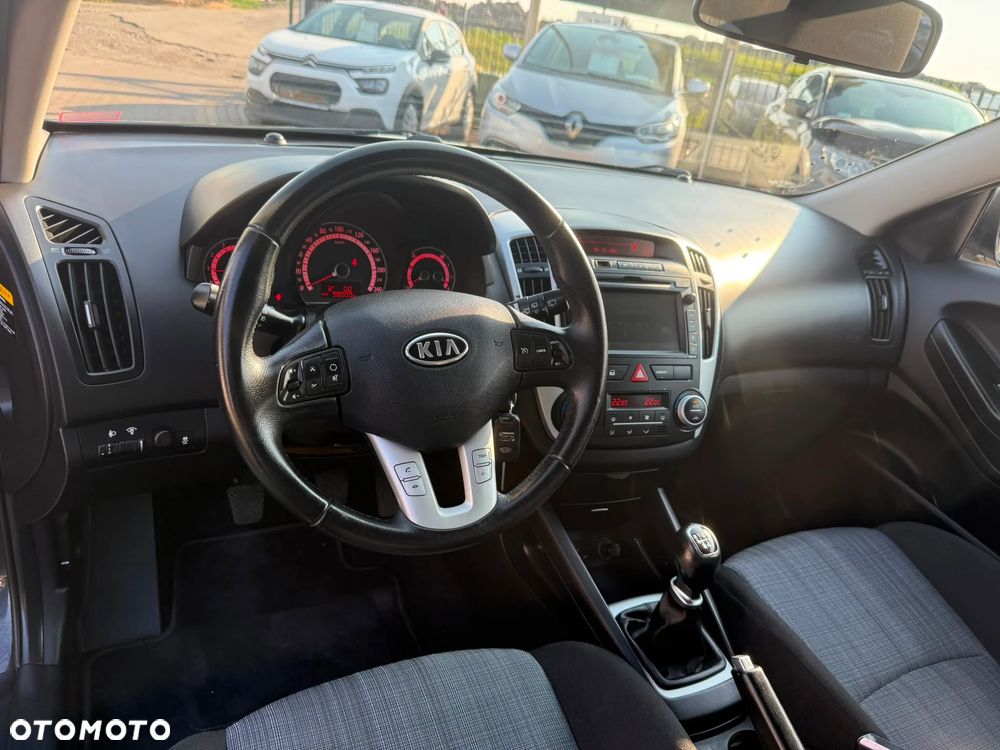 Kia ProCeed - 13