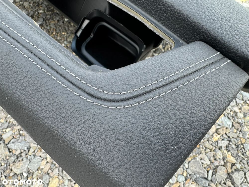 DESKA KONSOLA KOKPIT PODUSZKA PASY BMW F45 F46 ORYGINALNA - 9
