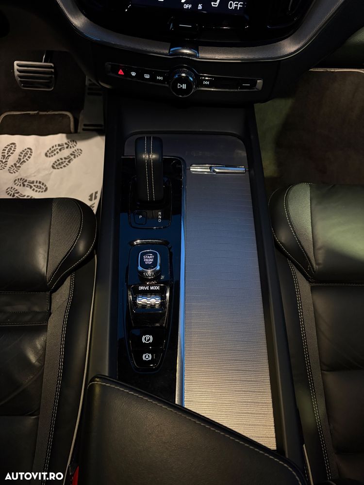 Volvo XC 60 B4 MHEV AT8 FWD R-Design - 11