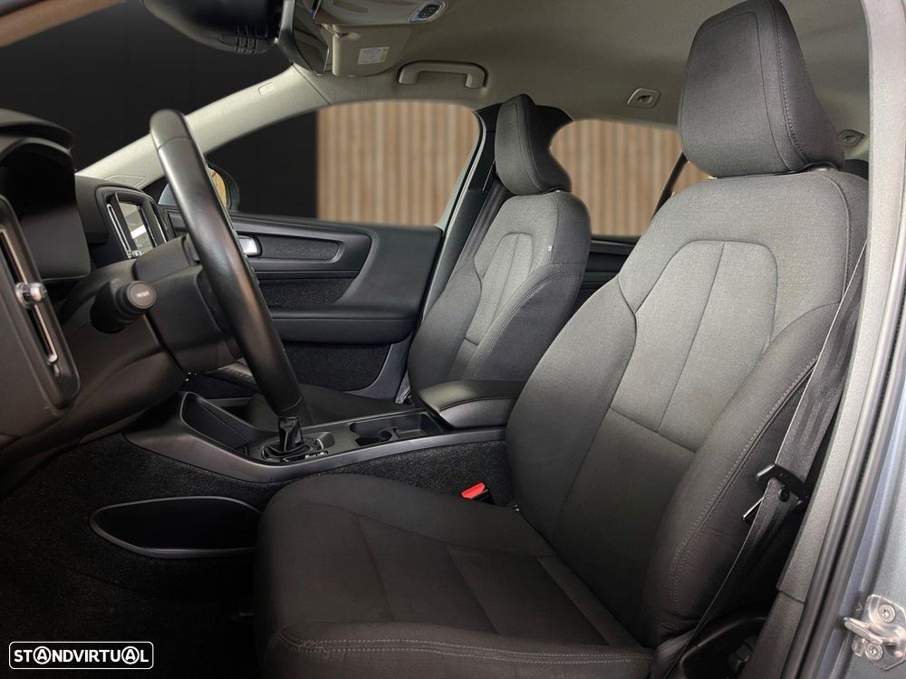 Volvo XC 40 1.5 T3 Momentum Tech Edition - 5