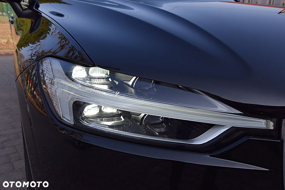 Volvo XC 60 B4 D AWD Geartronic Momentum - 31