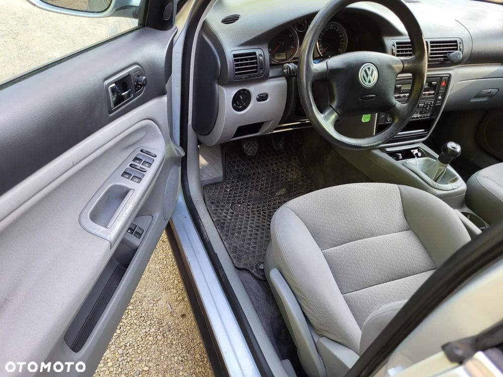 Volkswagen Passat 1.9 TDI Comfortline Family - 17