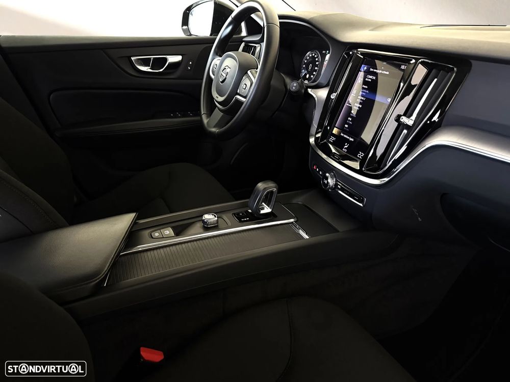 Volvo V60 2.0 B4 Momentum Geartronic - 19