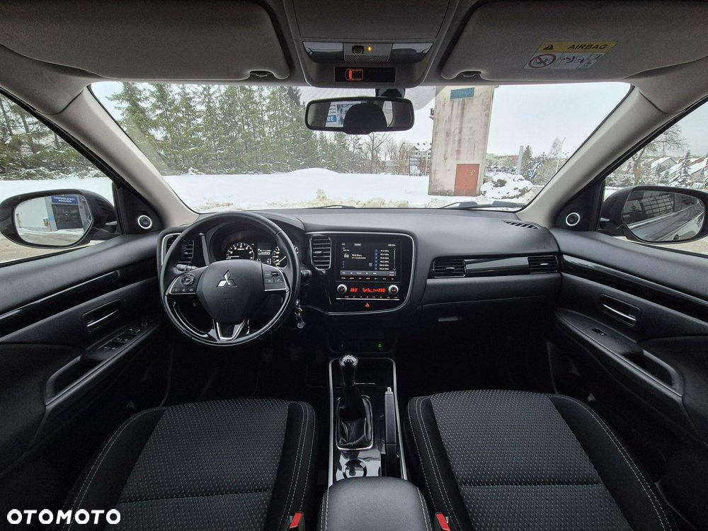 Mitsubishi Outlander - 12