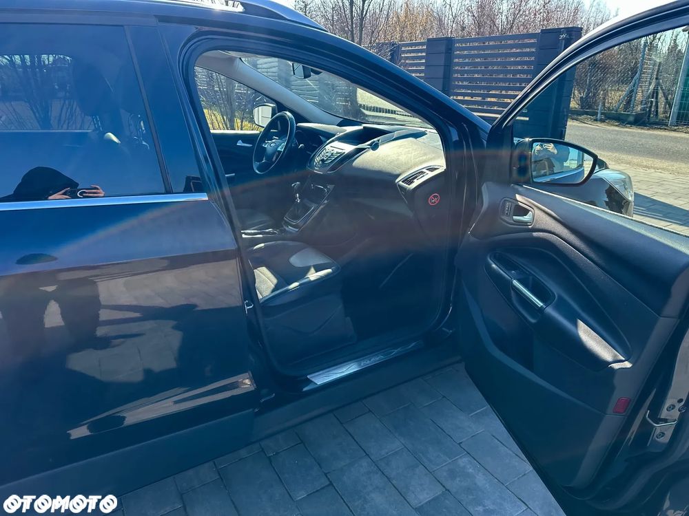 Ford Kuga 2.0 TDCi 4x4 Titanium - 27