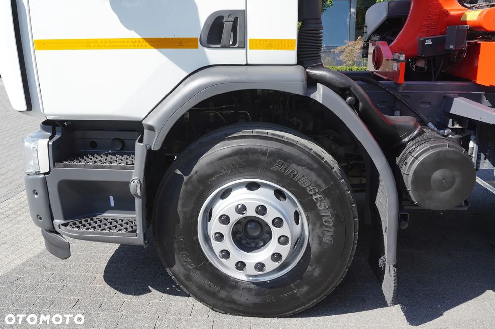 Renault C280 P4x2 E6 / HDS Fassi 5,6 t / Zasięg 8 m / Platforma 15 EPAL - 18