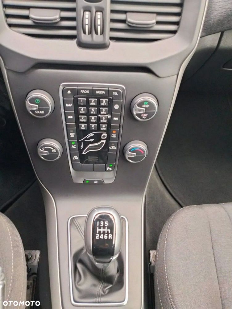 Volvo V40 D2 Momentum - 17