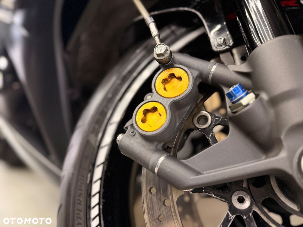 Suzuki GSX-R - 18