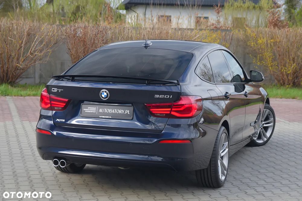 BMW Seria 3 320i xDrive Edition M Sport Shadow - 8