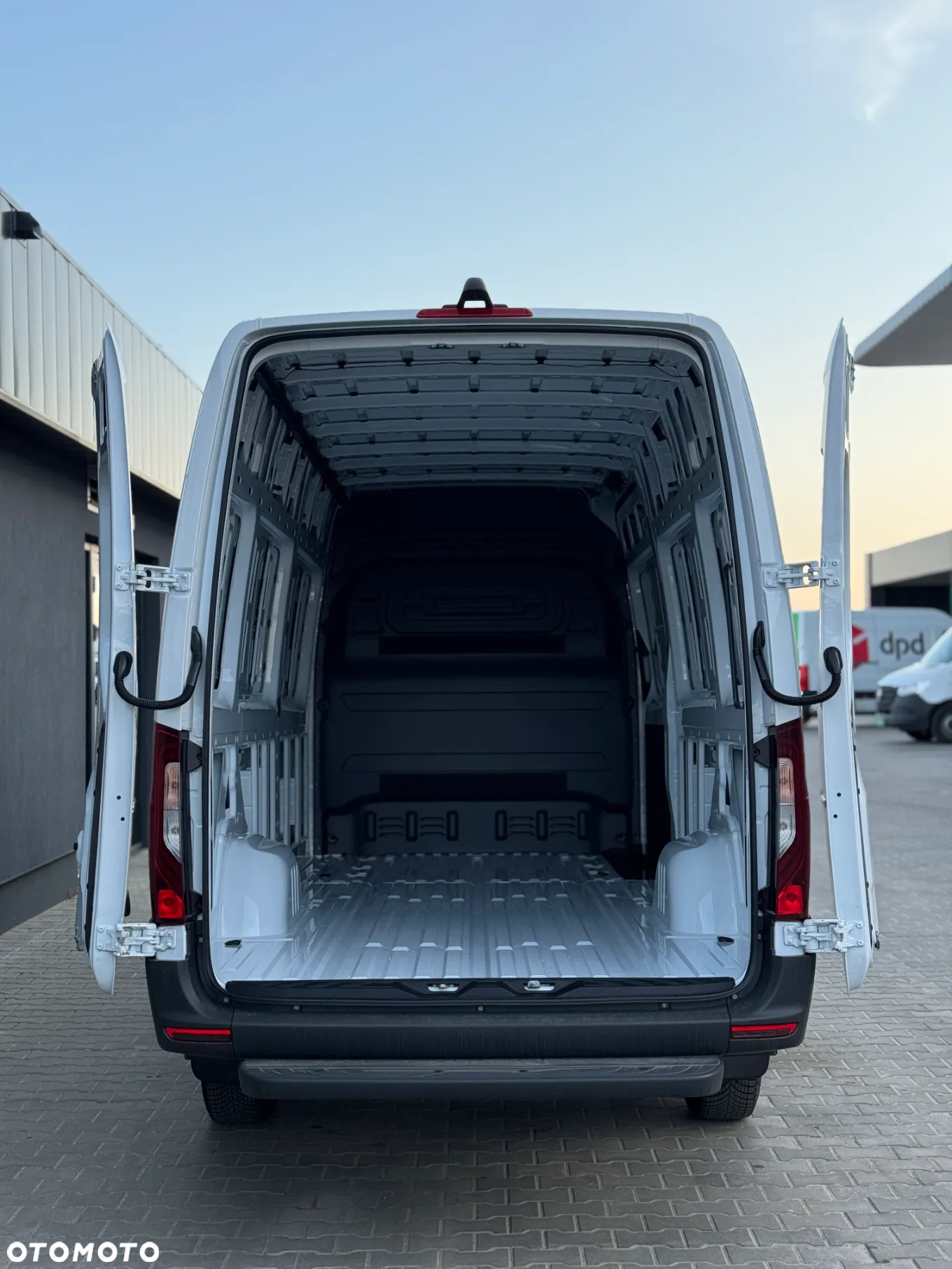 Mercedes-Benz Sprinter - 24