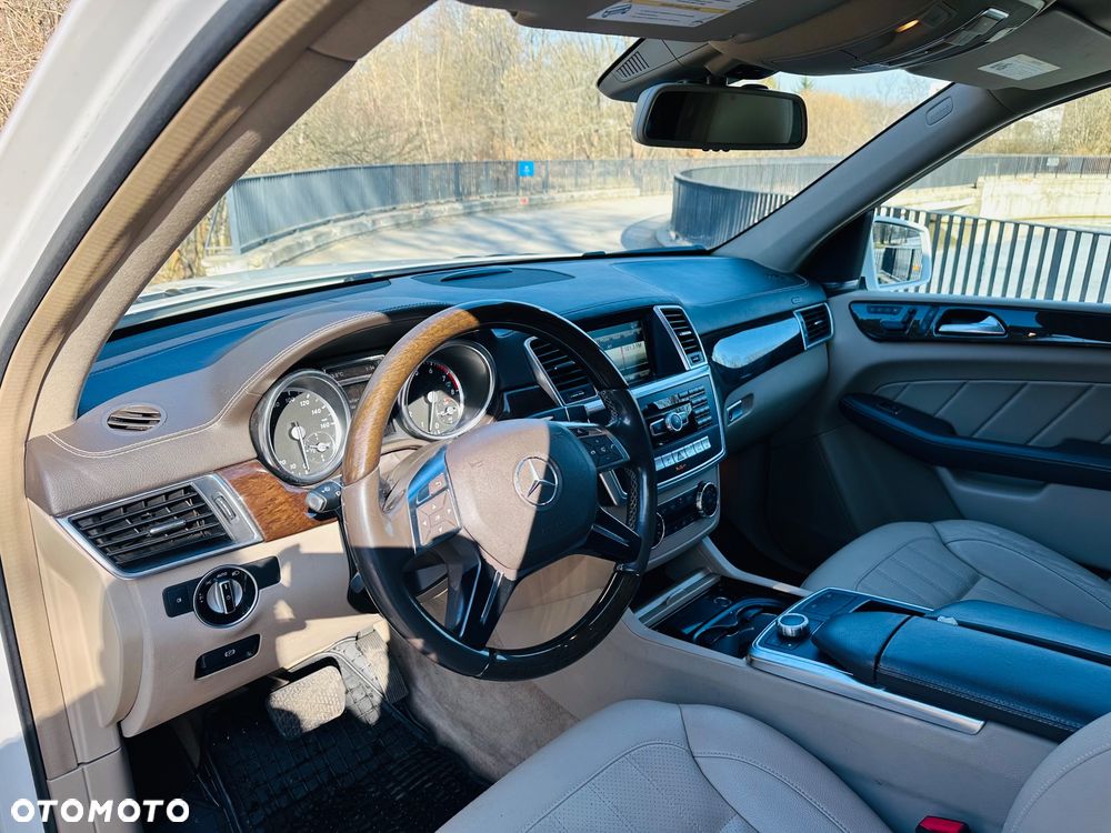 Mercedes-Benz GL 400 4Matic 7G-TRONIC - 11