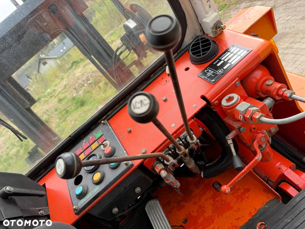 O&K V80 Wózek Widłowy Niemiecki Producent O&K. Silnik DEUTZ 90 km. Udźwig 8 ton. Gabarytowo mała maszyna z Wielkim udźwigiem. Podwójne Koła. Regulacja wideł i Karetki Hydrauliczna. Maszt TRIPLEX. niski przebieg 5790h. Maszyna Pochodzi z Norweskiej Komuny! Nie posiada luzów i wycieków Jazda Hydrostatic. Stan Perfekcyjny! DIESEL. Opony Nowe. Okazja - 28